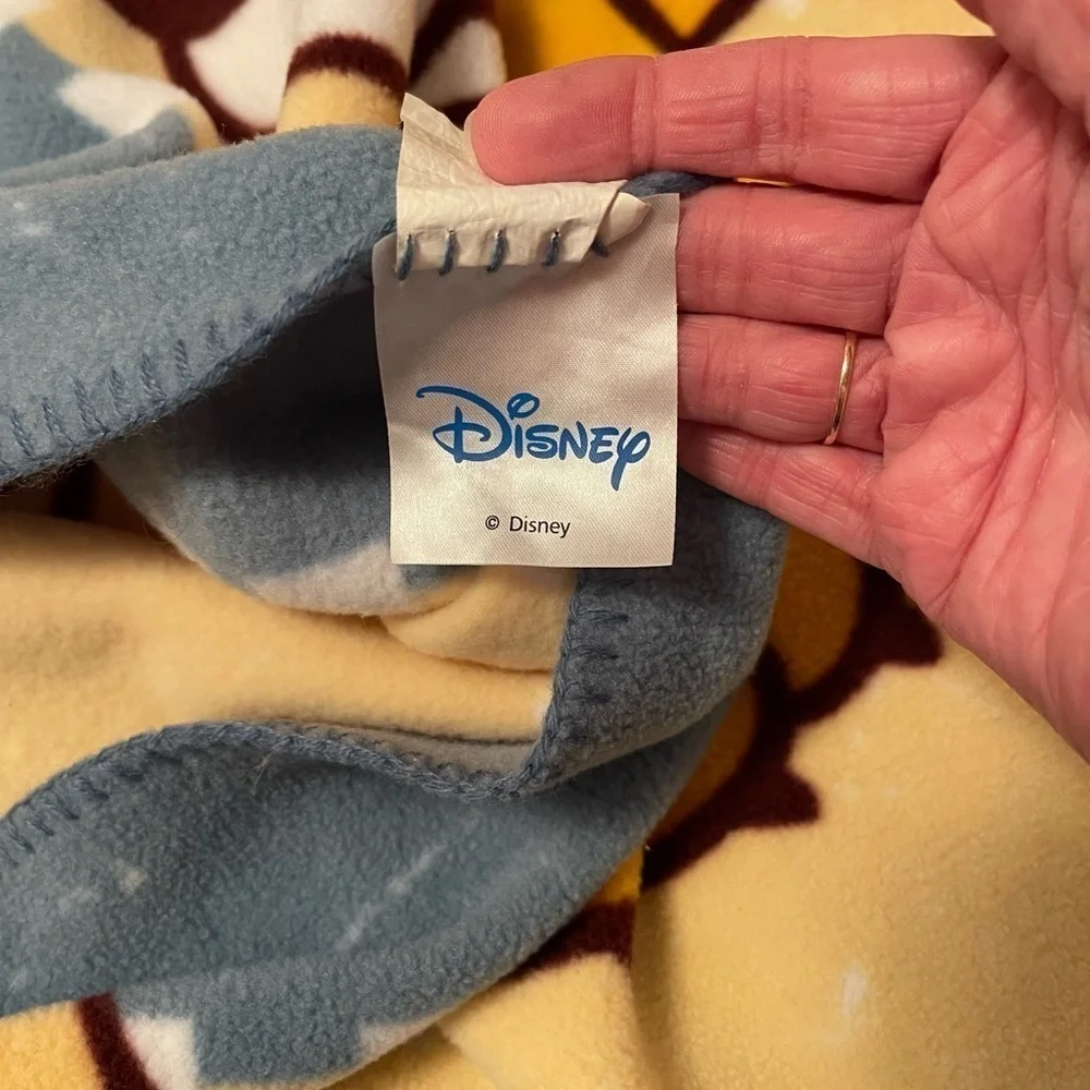 VINTAGE 54” x 50” Rare Disney Mickey Mouse and Pluto Fleece Lightweight Blanket.